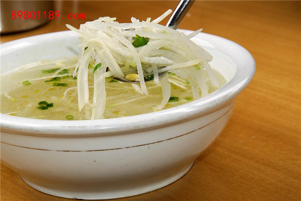 黄豆芽萝卜条土豆条汤